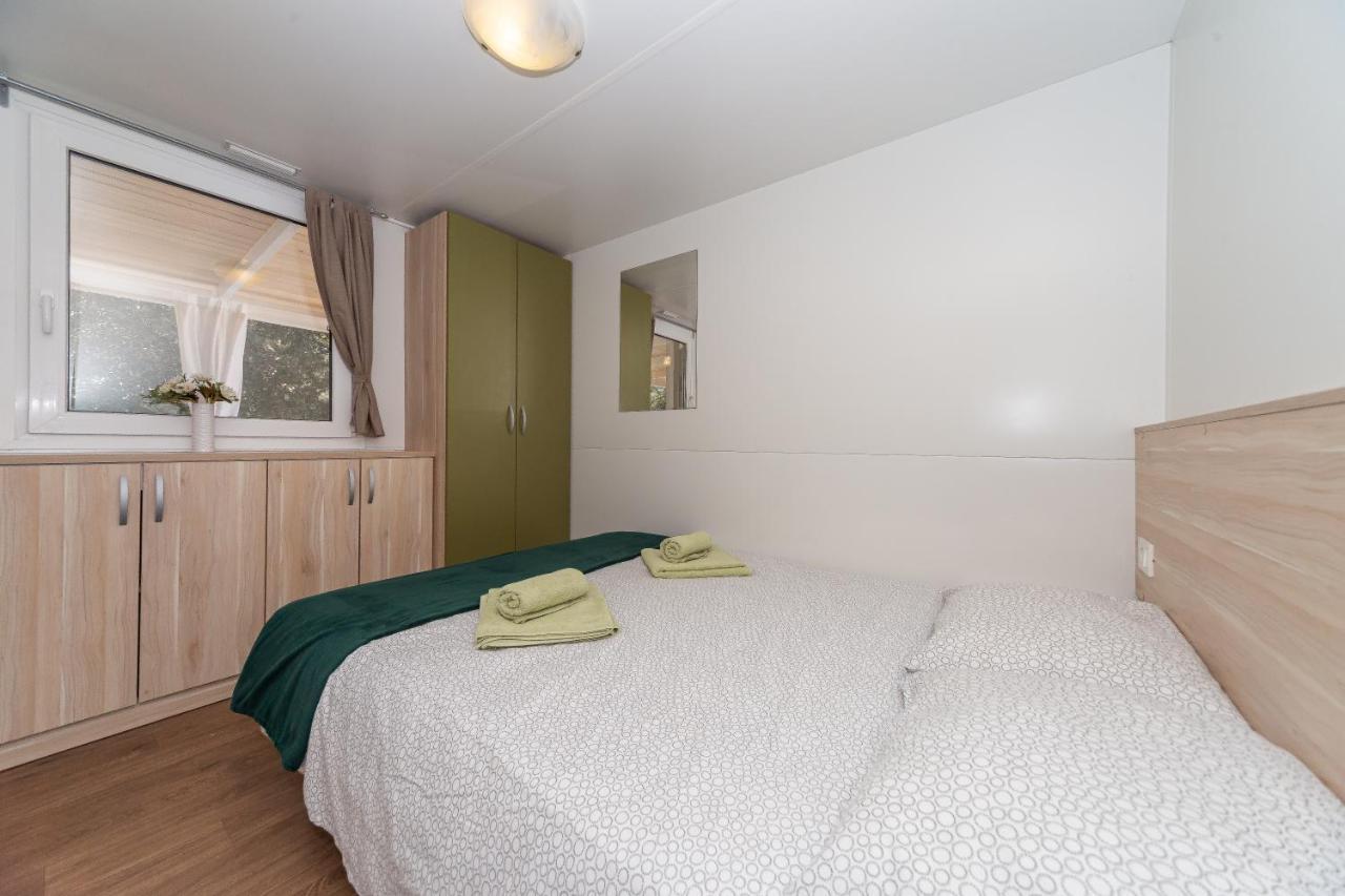 Mobile Homes Crystal Biograd Na Moru Eksteriør bilde