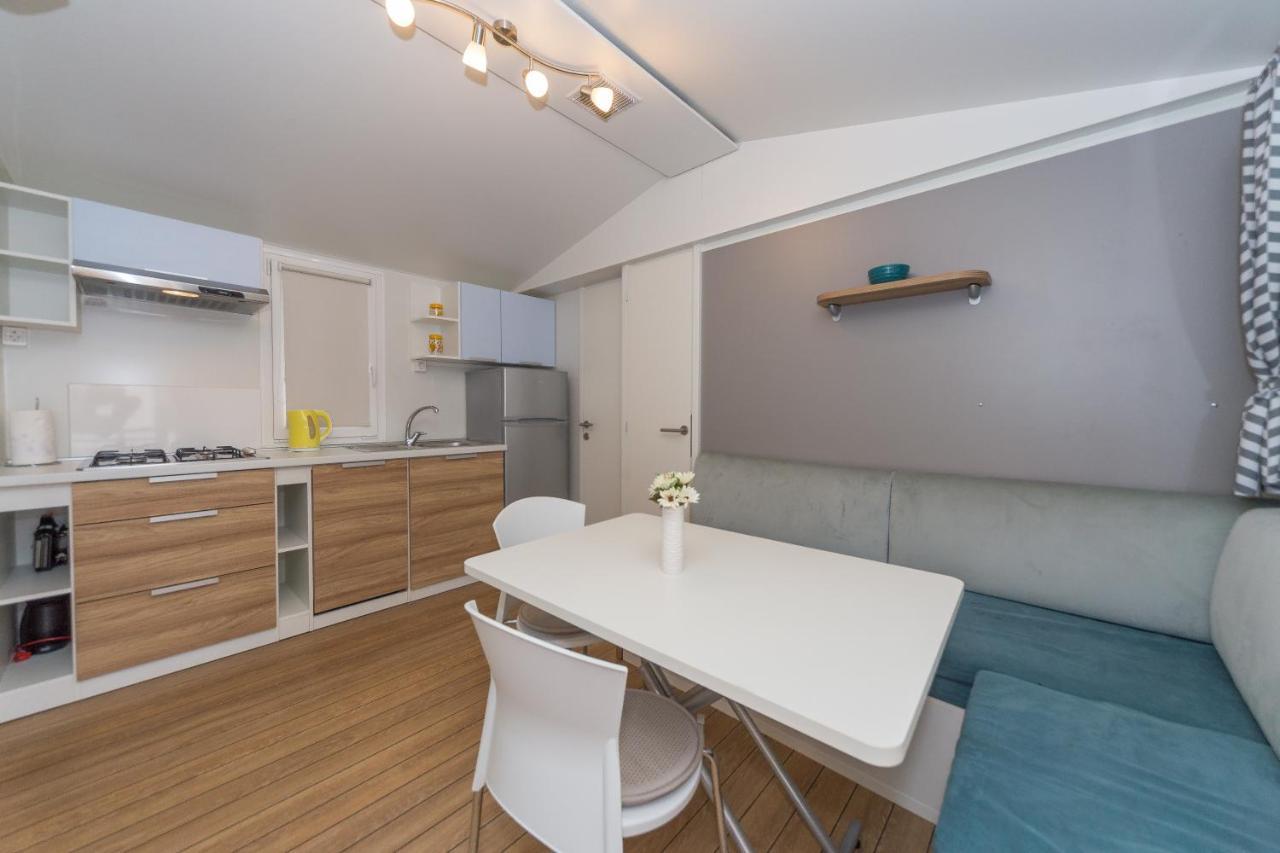 Mobile Homes Crystal Biograd Na Moru Eksteriør bilde
